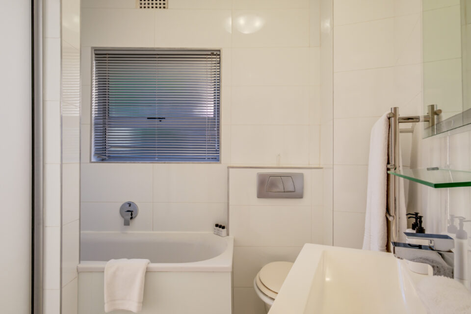 Sea Escape - Second bathroom