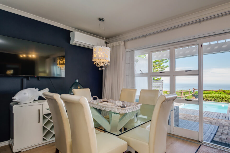 The Kestrel - Dining table