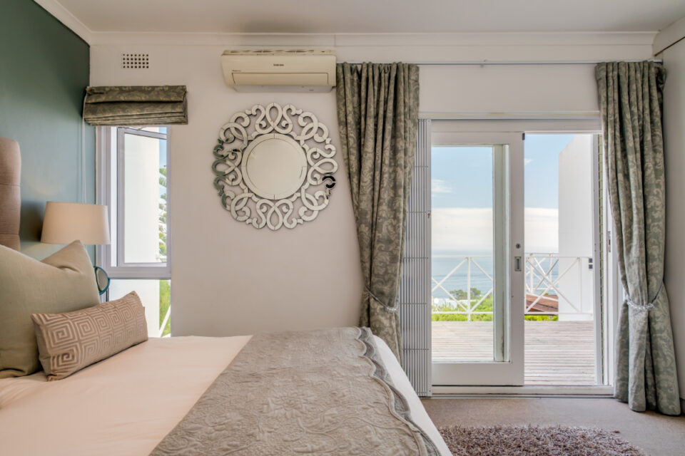 The Kestrel - Main bedroom with private balcony