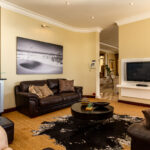 Villa Charmante - Comfortable TV Lounge
