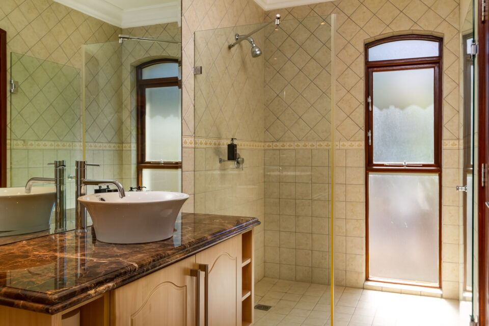 Villa Charmante - Second Bathroom Shower