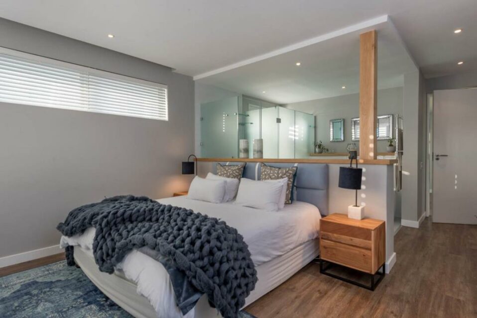102c-camps-bay-drive-322449809