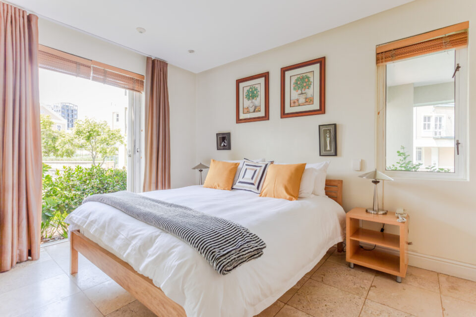 Altmore 001 - Master bed