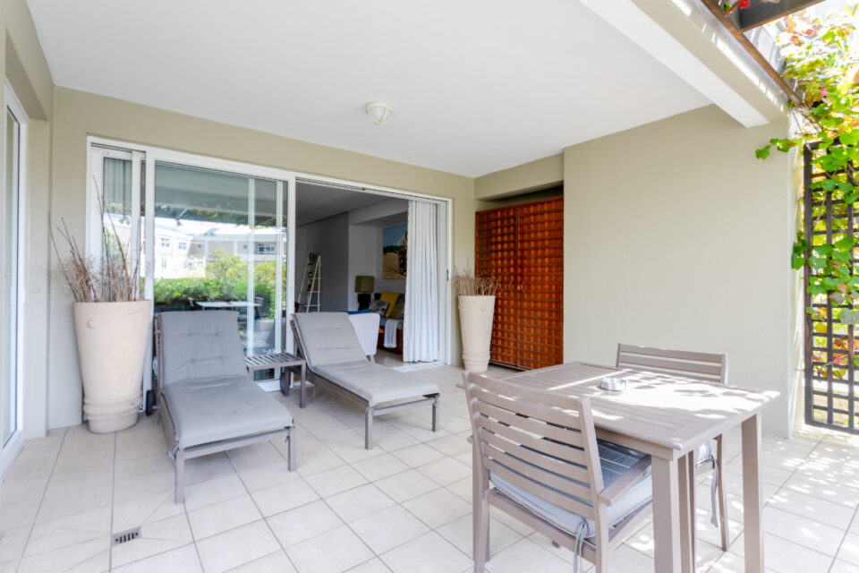 Altmore 001 - Private deck