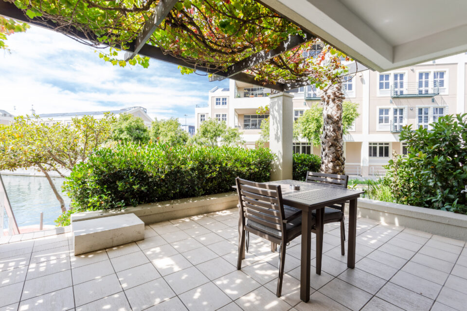 Altmore 001 - Private patio