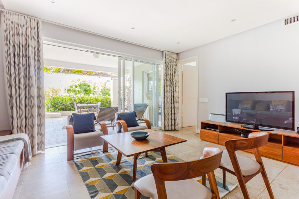 Altmore 001 - TV lounge