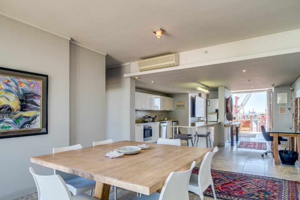 Harbour Bridge 417 - Dining table