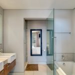 Harbour Bridge 417 - Master bathroom