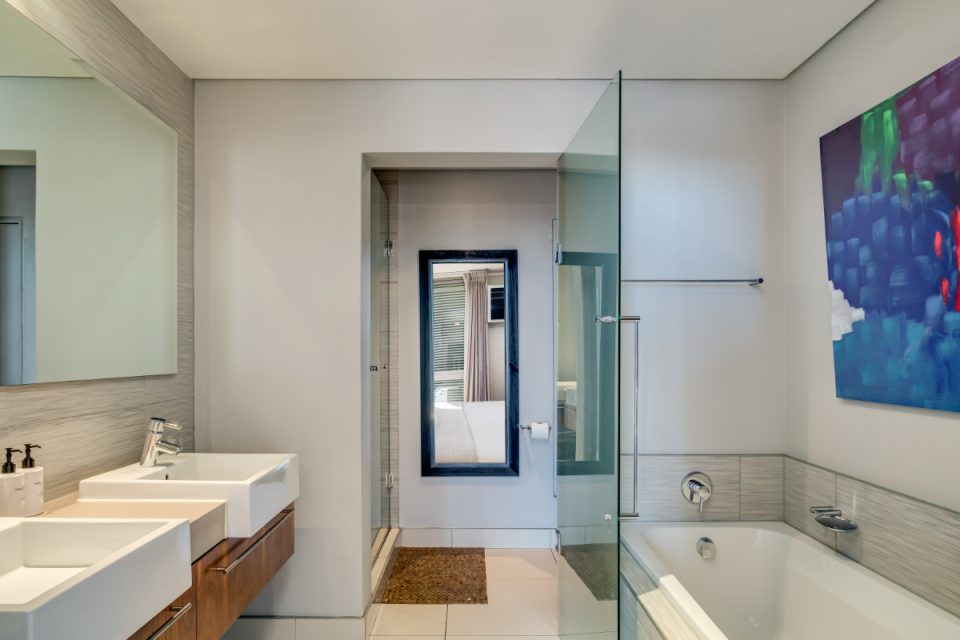 Harbour Bridge 417 - Master bathroom