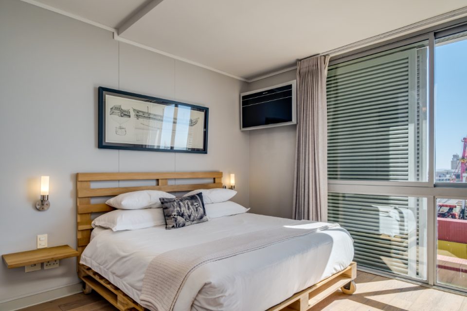 Harbour Bridge 417 - Master bedroom