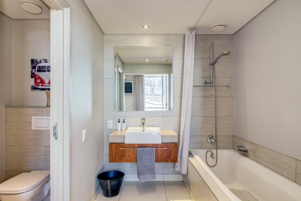 Harbour Bridge 417 - Second bathroom