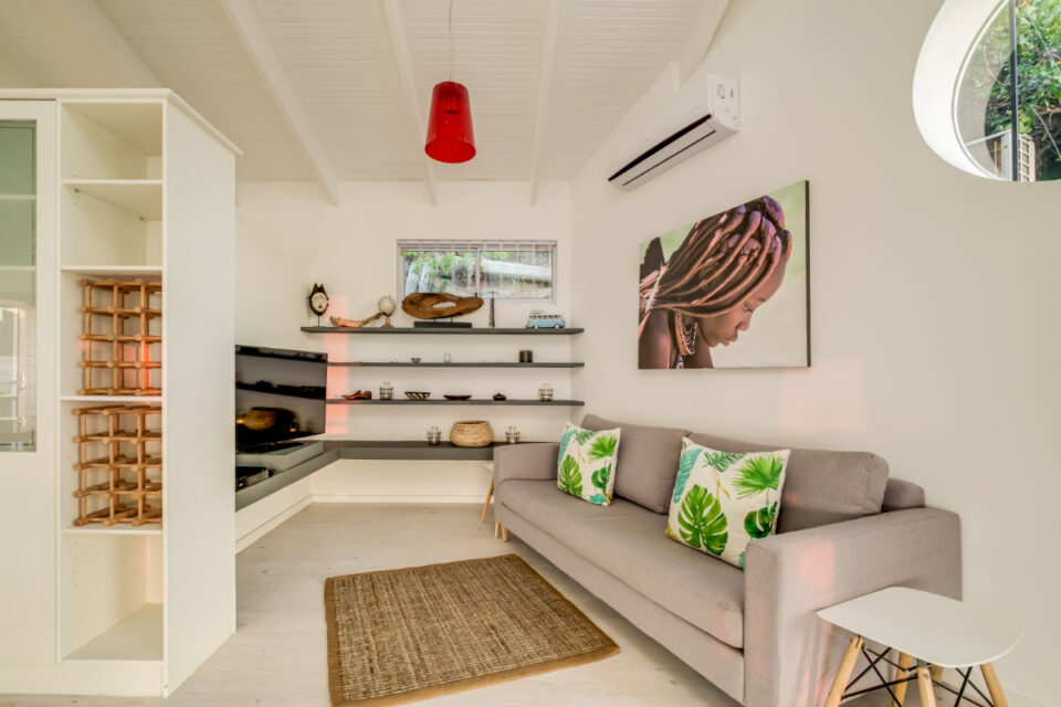 Bungalow on 4th - TV lounge