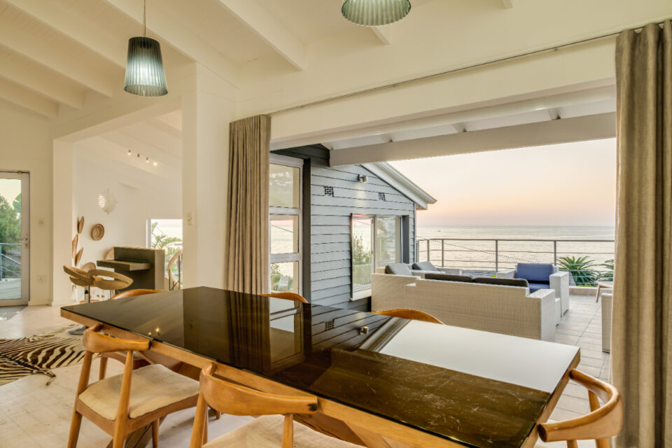 Bungalow on 4th - Dining and views