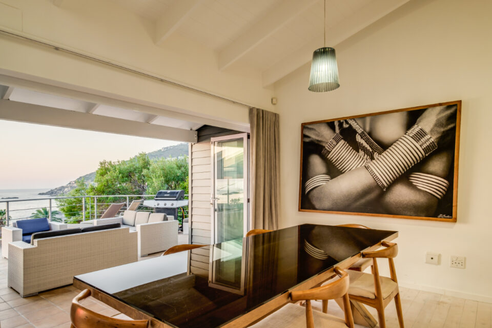Bungalow on 4th - Dining table