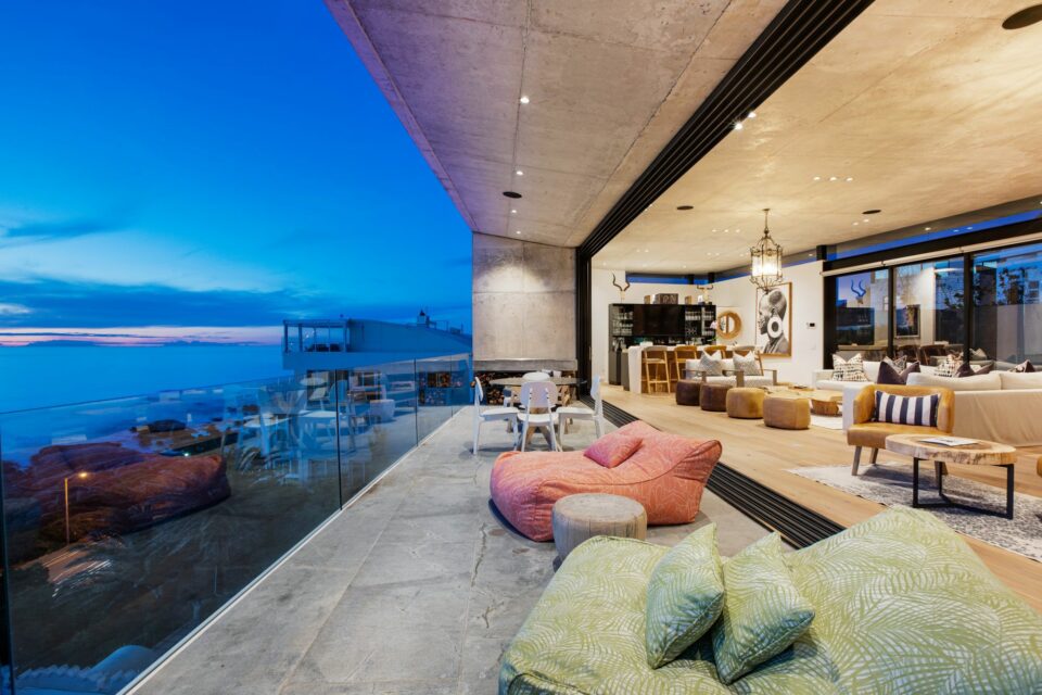 Ocean Villa - Interior flows to Exterior