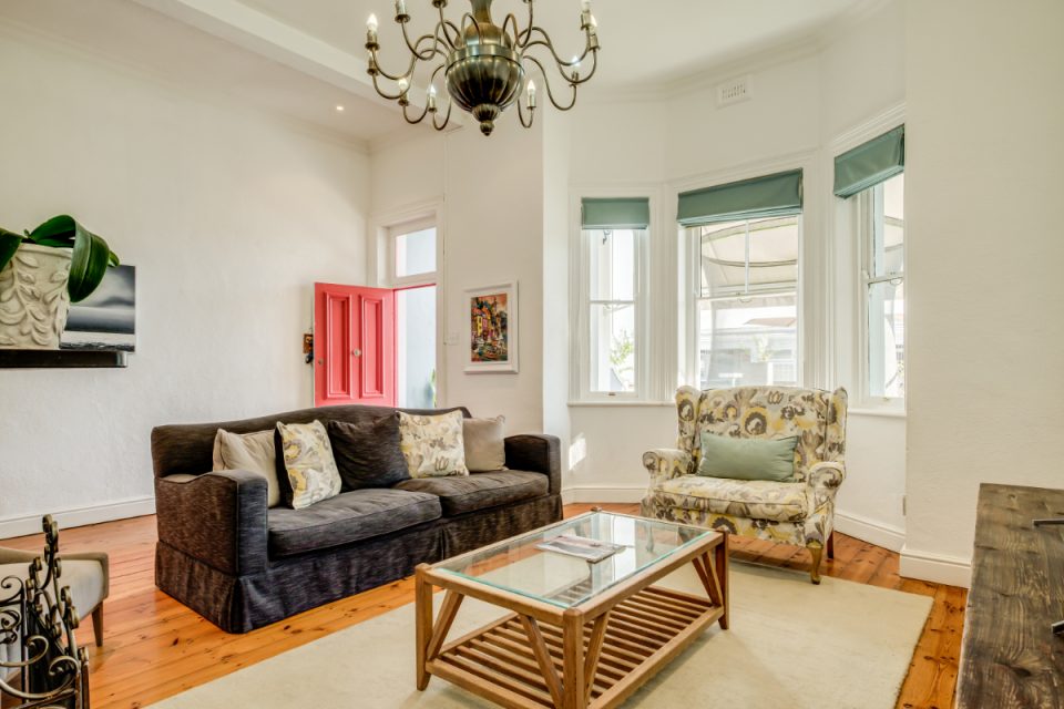 Sea Point Haven - Lounge with bay window