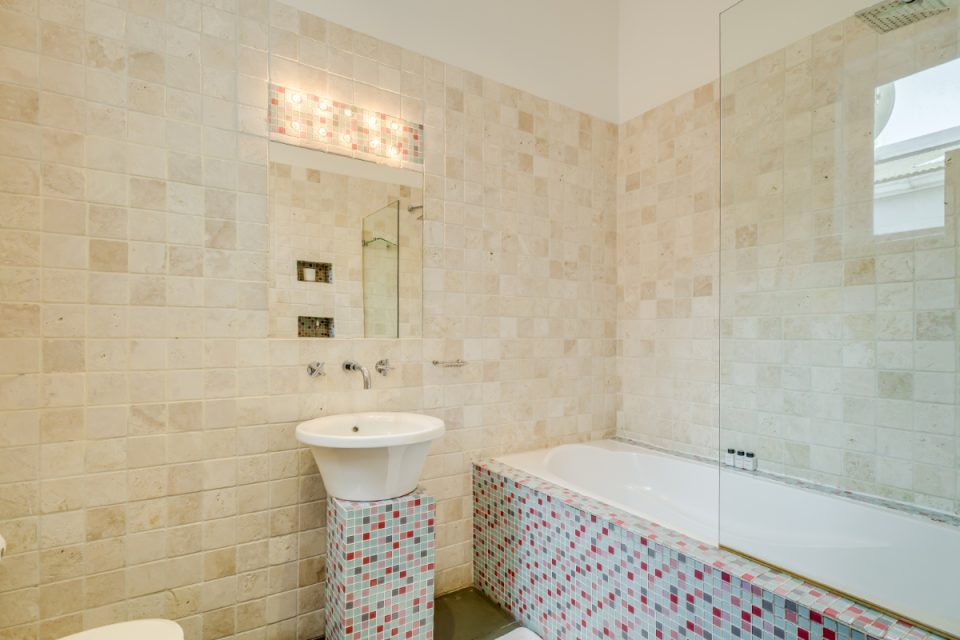 Sea Point Haven - Second bathroom