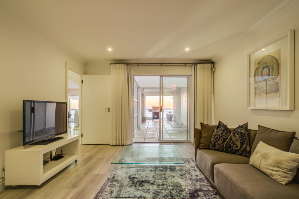 Alpha on the Bay - TV lounge