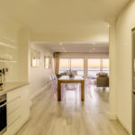 Alpha on the Bay - Open-plan kitchen