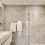 Alpha on the Bay - Master bathroom