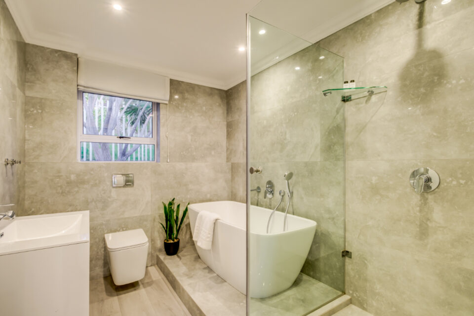 Alpha on the Bay - Shared bathroom