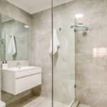 Alpha on the Bay - En-suite bathroom