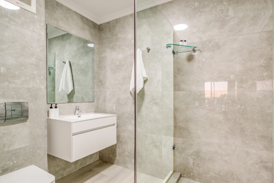 Alpha on the Bay - En-suite bathroom