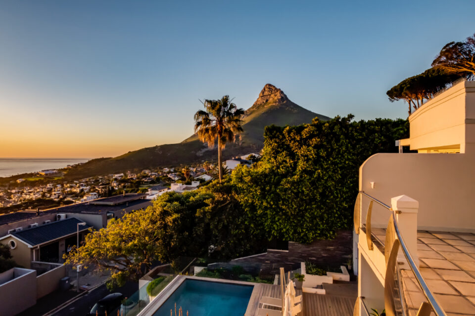 Alpha on the Bay - Mountain views from Master balcony