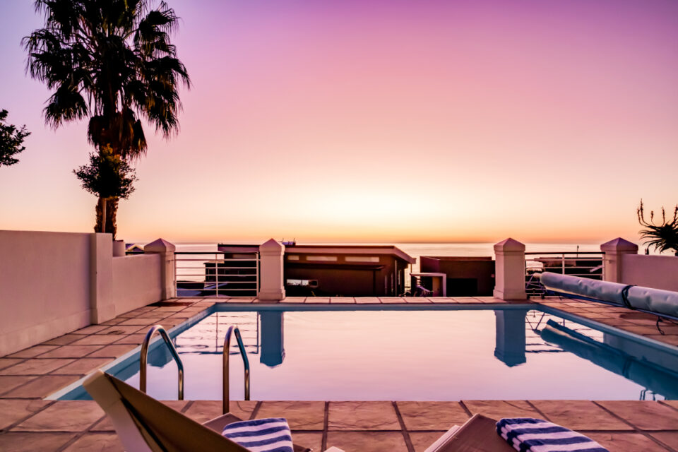 Alpha on the Bay - Swimming pool