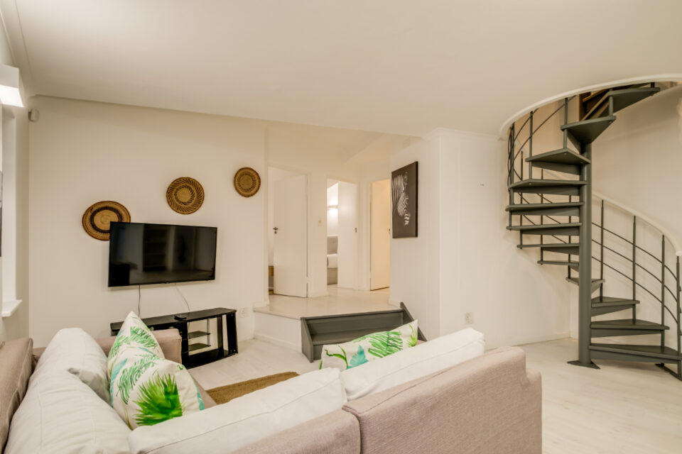 Bungalow on 4th - Downstairs lounge