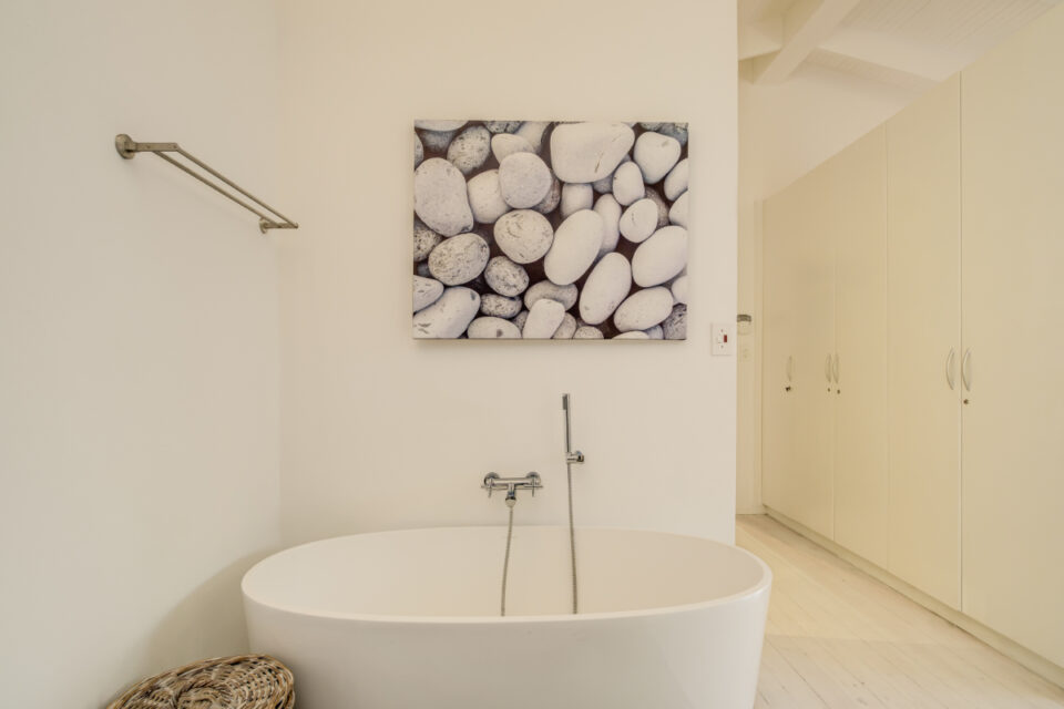 Bungalow on 4th - Free-standing bath