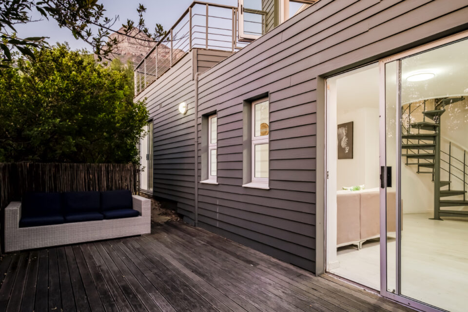 Bungalow on 4th - Lower level courtyard