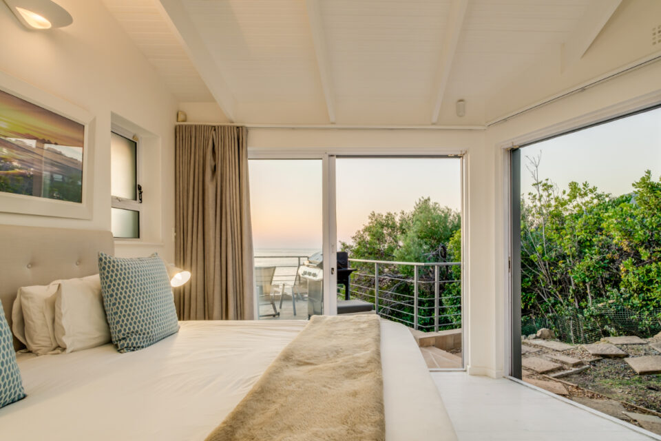 Bungalow on 4th - Main bedroom