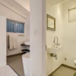 Bungalow on 4th - Master bathroom