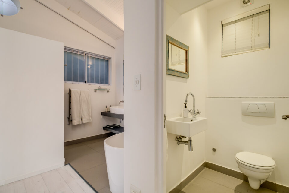 Bungalow on 4th - Master bathroom