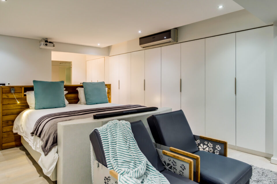 Houghton Penthouse - Main bedroom