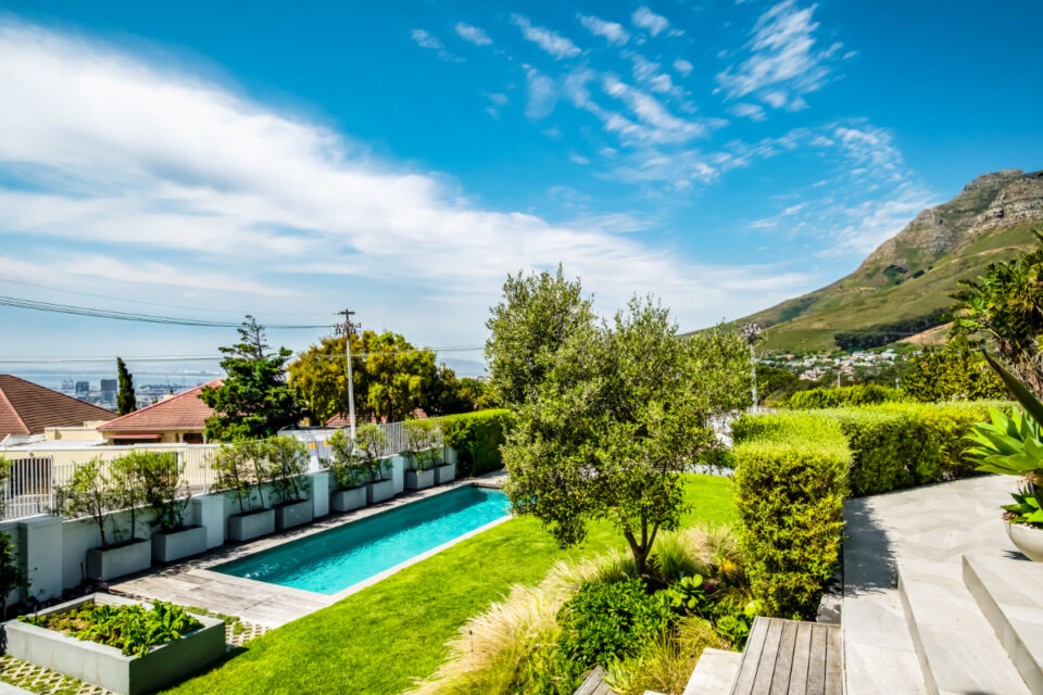 Oranjezicht Heritage Home - Garden with swimming pool