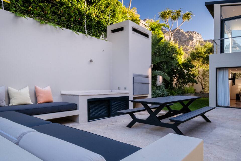 Prima Views - Braai courtyard